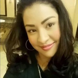 Meet your Posher, Claudia